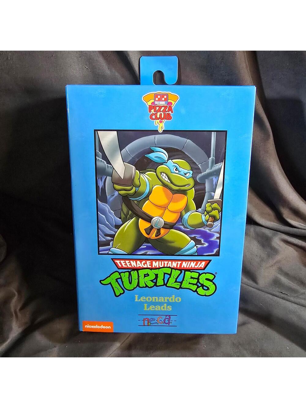 NECA Teenage Mutant Ninja Turtles (Pizza Club) Leonardo Leads Figure